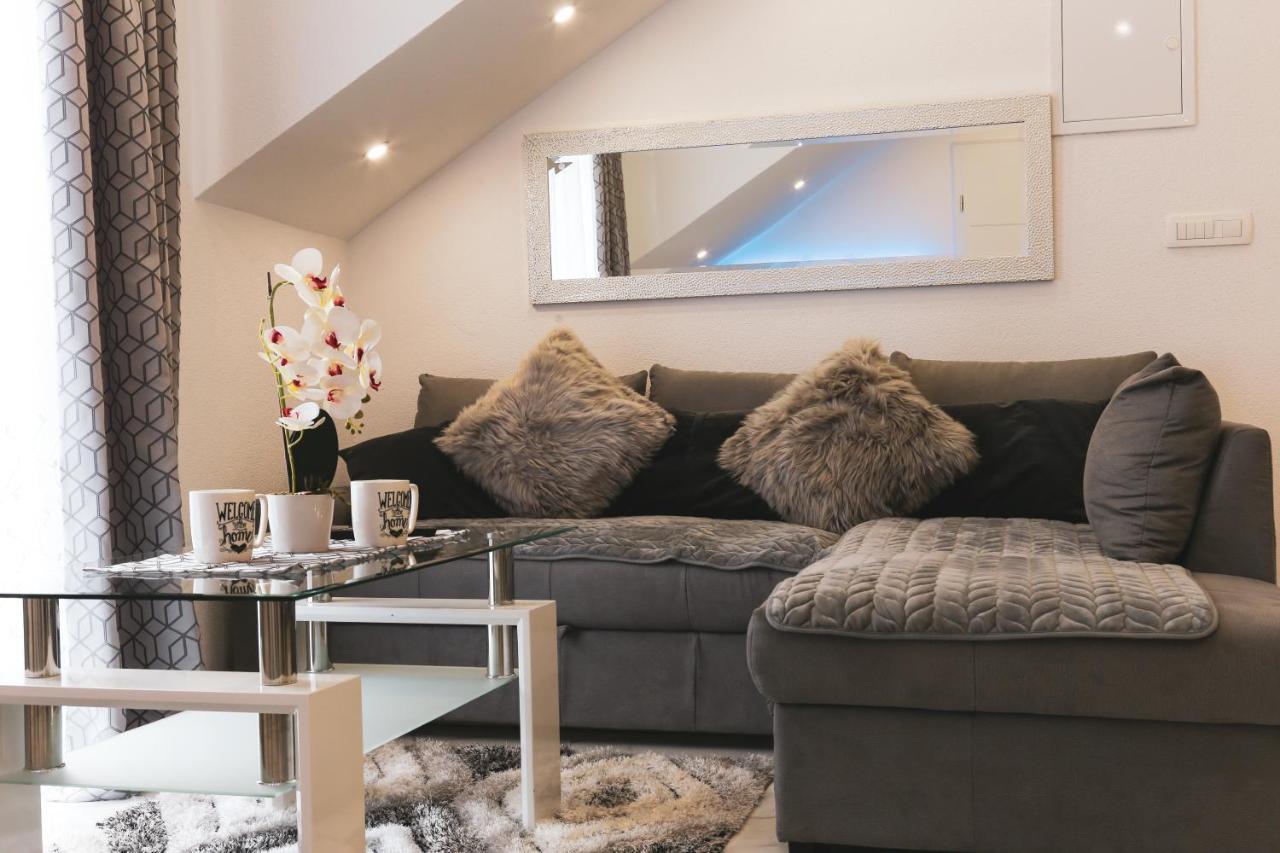 Luxury Apartment Megy Otocac Exterior photo