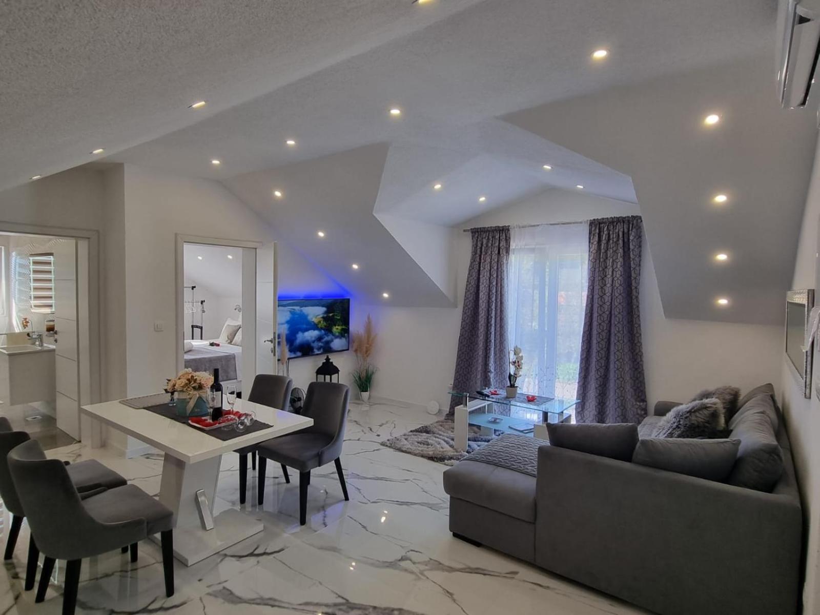 Luxury Apartment Megy Otocac Exterior photo