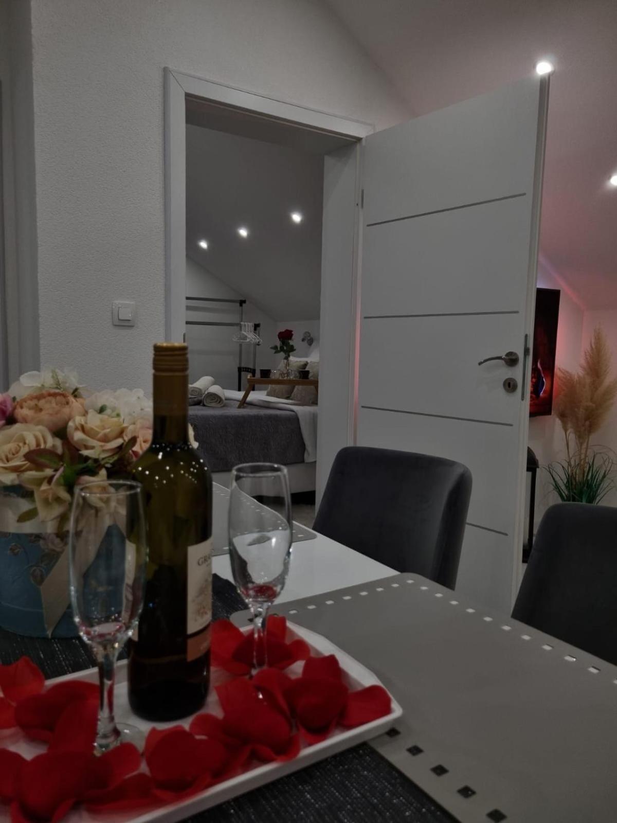 Luxury Apartment Megy Otocac Exterior photo