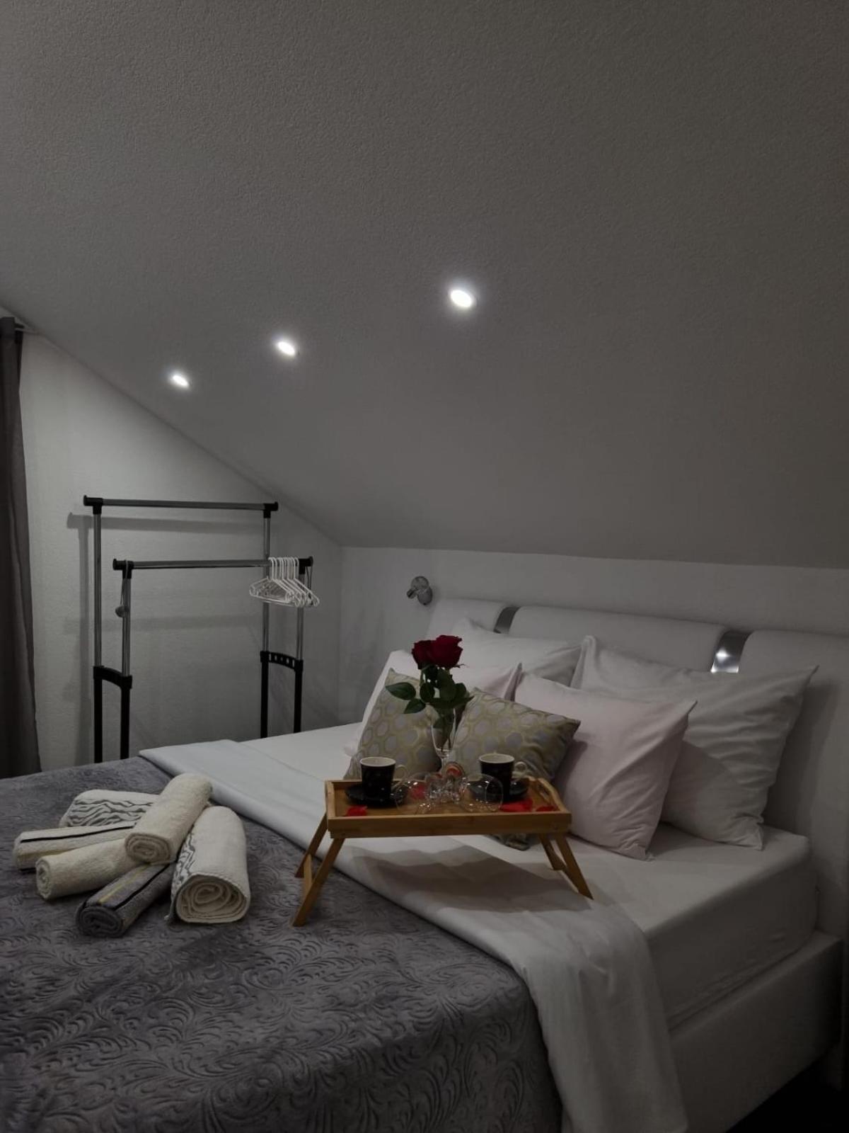 Luxury Apartment Megy Otocac Exterior photo