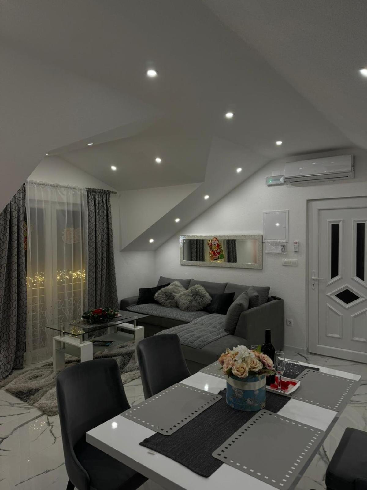 Luxury Apartment Megy Otocac Exterior photo